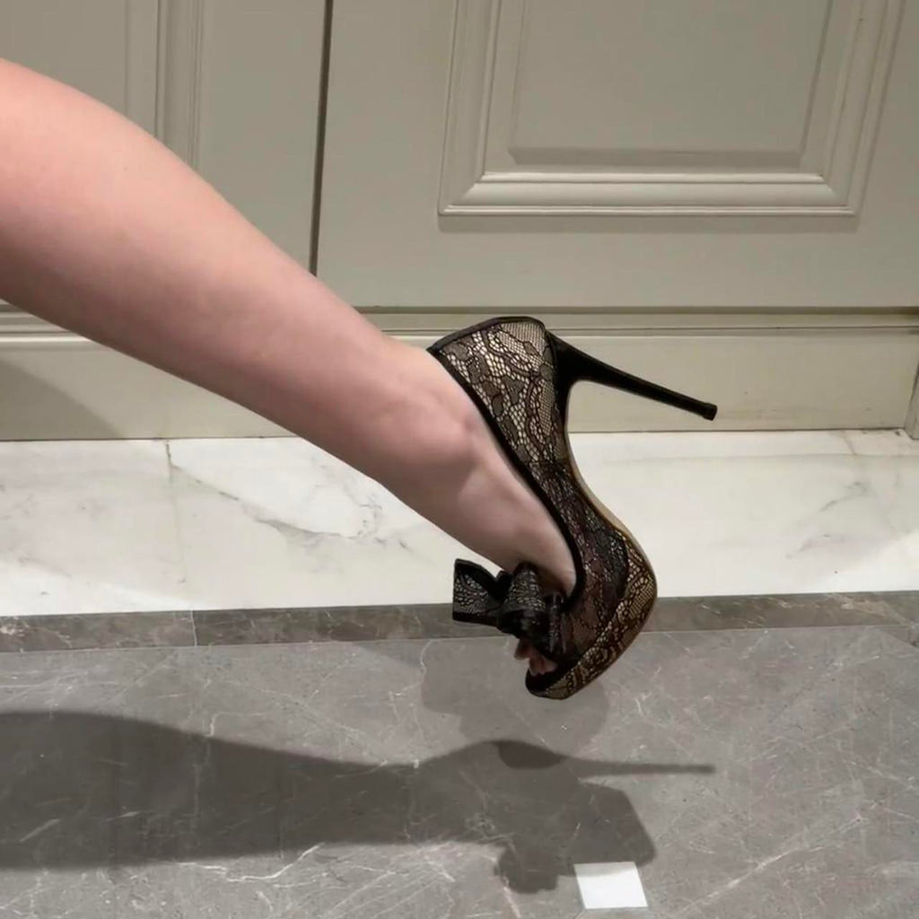 Valentino Lace Bow Peep Toe Heels 🖤