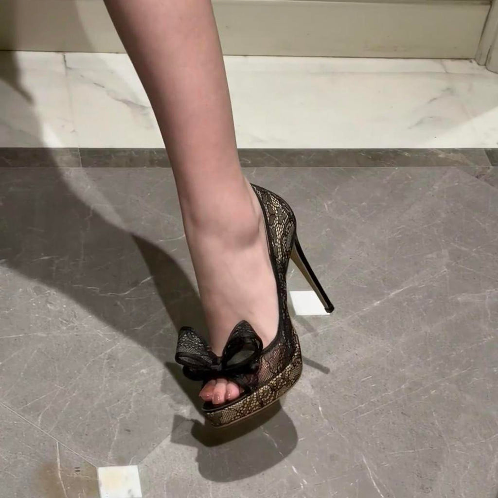 Valentino Lace Bow Peep Toe Heels 🖤